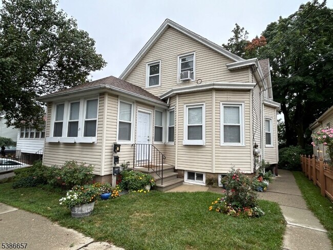 Primary Photo - 15 N 14th St