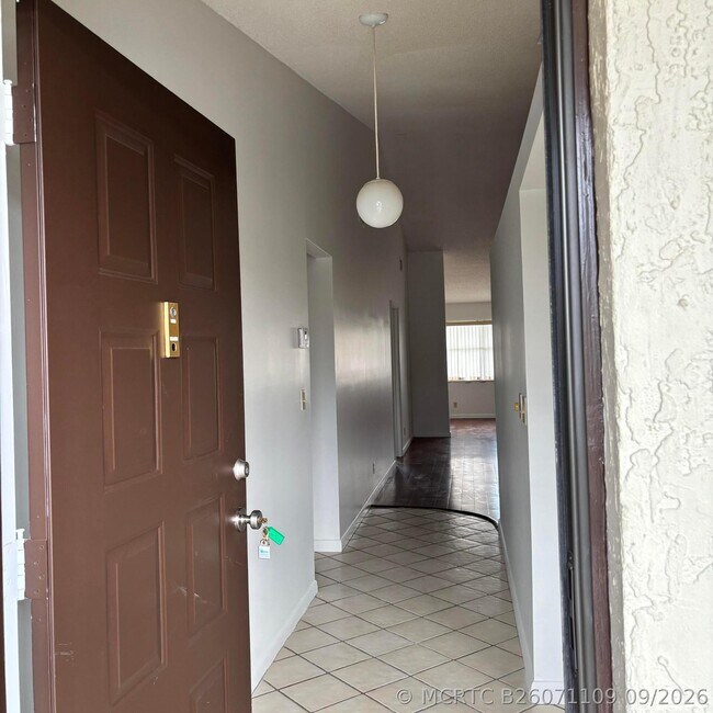 Building Photo - 7641 Tahiti Ln