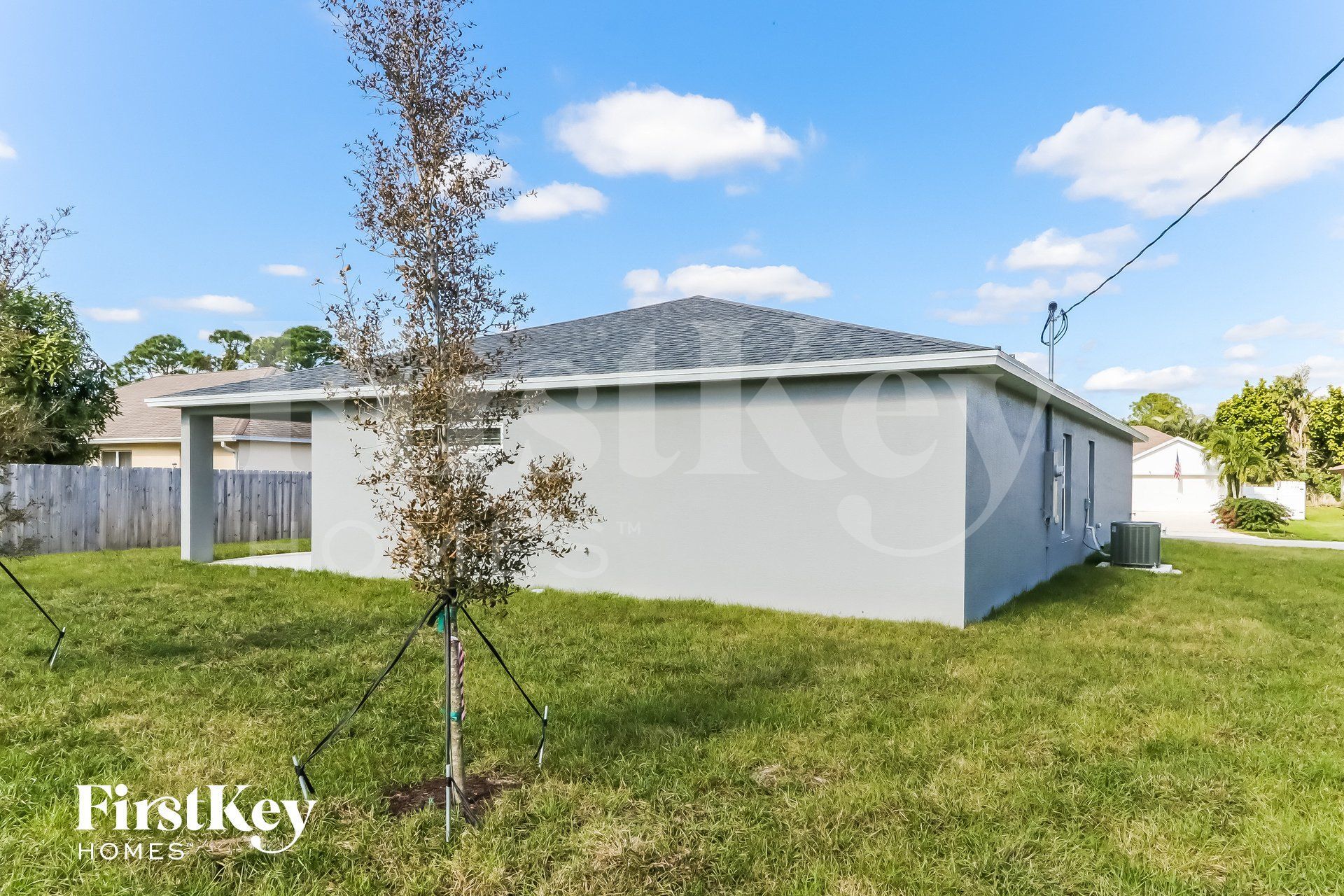 Building Photo - 1430 SW Santiago Ave