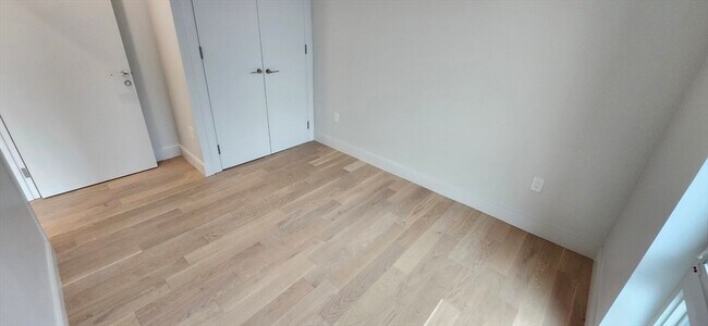 Building Photo - 1055 Cambridge St