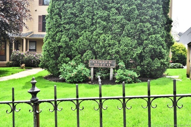 Building Photo - 178 Flax Hill Rd