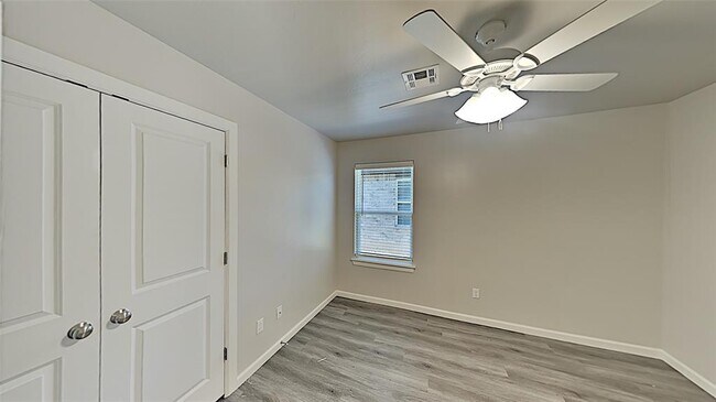 Building Photo - 11207 Howard Dr