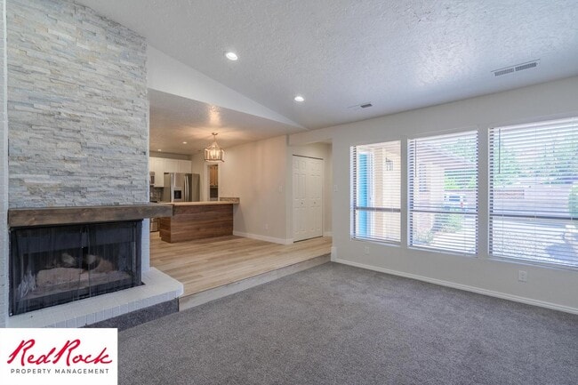 Building Photo - Newly Remodeled 3 Bedroom Townhome. Small ...