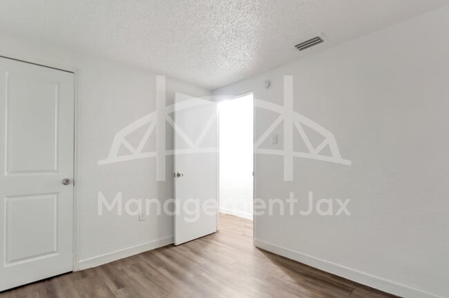 Building Photo - 1629 W 31st St