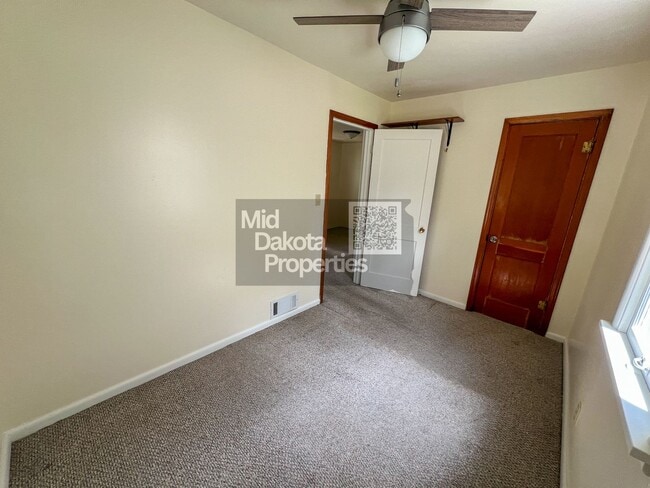 Building Photo - 618 S Edmunds- 2 bedroom house