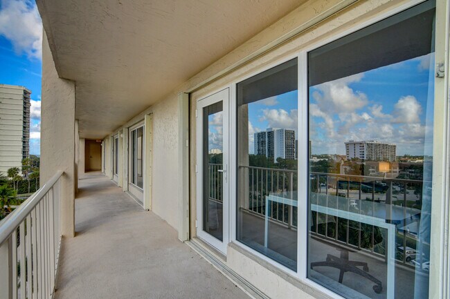 Building Photo - 4301 N Ocean Blvd
