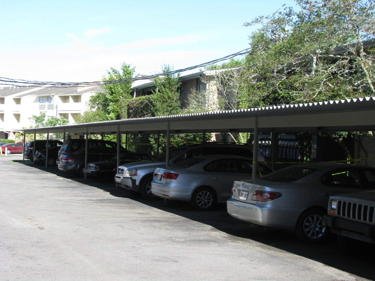 Reserved covered parking - 2800 July St