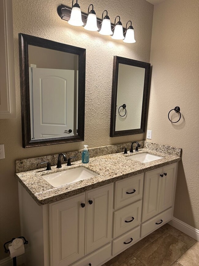 Building Photo - College Station - 4 bedrooms, 2.5 Bathroom...