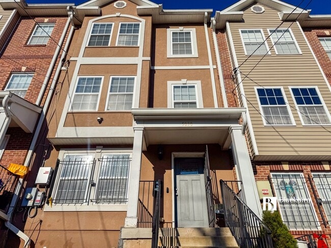 Primary Photo - 5030 B St SE