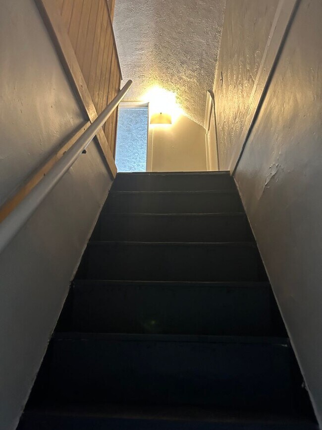 Building Photo - Coming Soon! Section 8 Accepted! Renovatio...
