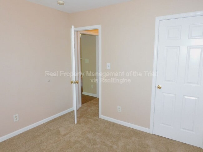 Building Photo - 909 Beaumont Ave