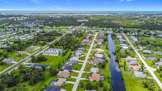 Building Photo - 260 West Dr