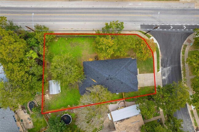 Building Photo - 5010 N Fresco Dr