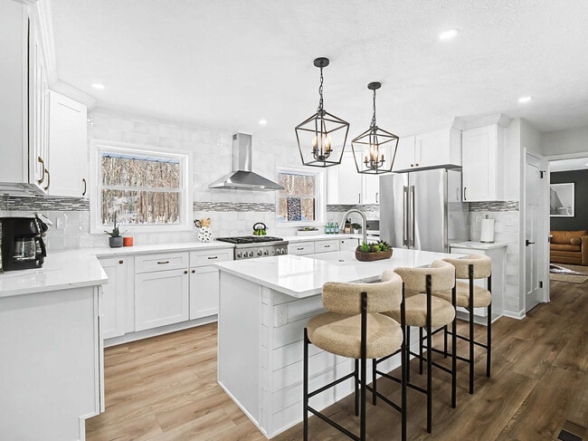 Building Photo - 28649 Jackson Rd