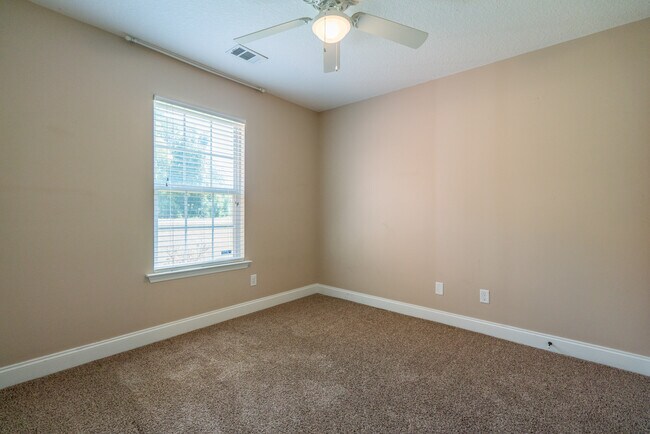 Building Photo - 633 Wilkinson Rd
