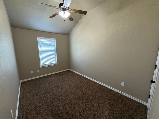 Building Photo - 506 Sladecek Dr