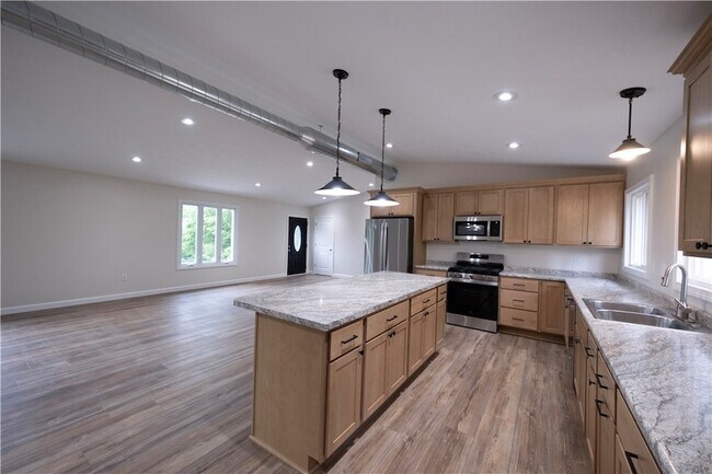 Building Photo - 1165 Kings Ln
