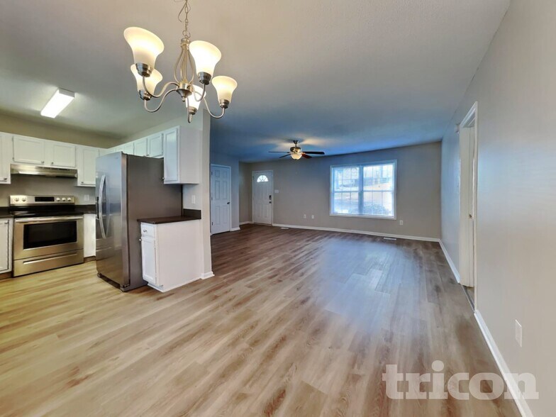 Building Photo - 3008 Brittany Dr