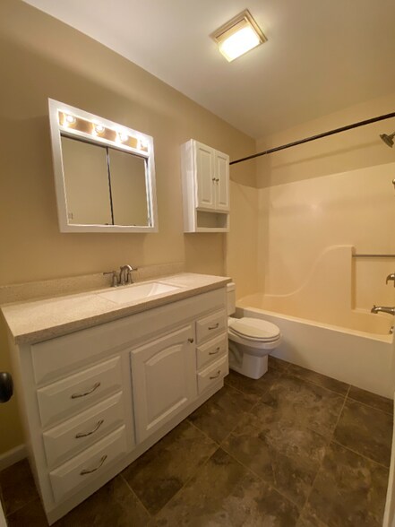 Building Photo - 88 Persian Lilac Dr