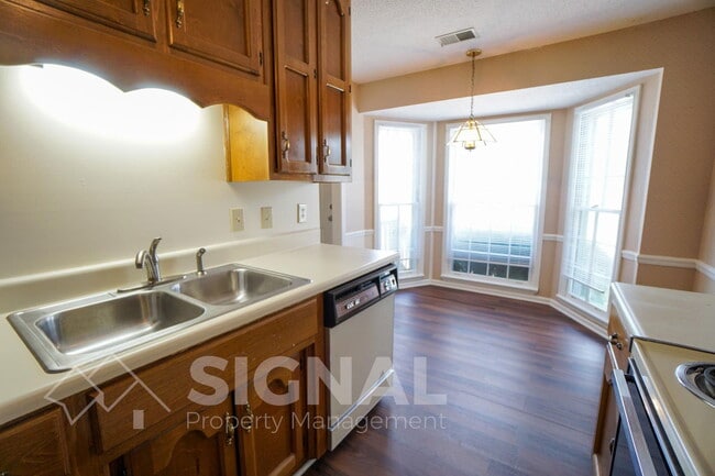 Building Photo - 395 Jamestown Manor Dr