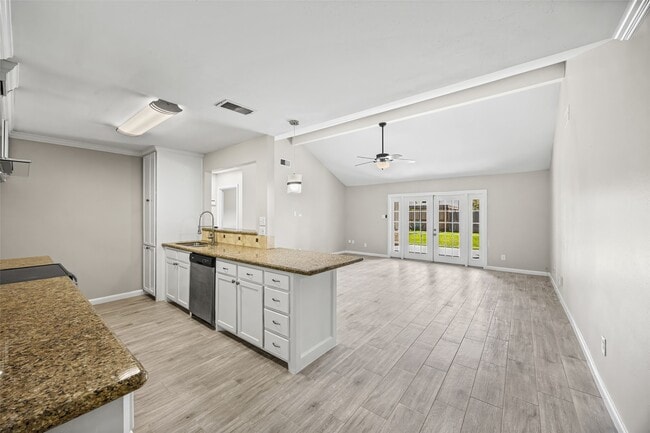 Building Photo - 11427 Hillcroft Ave