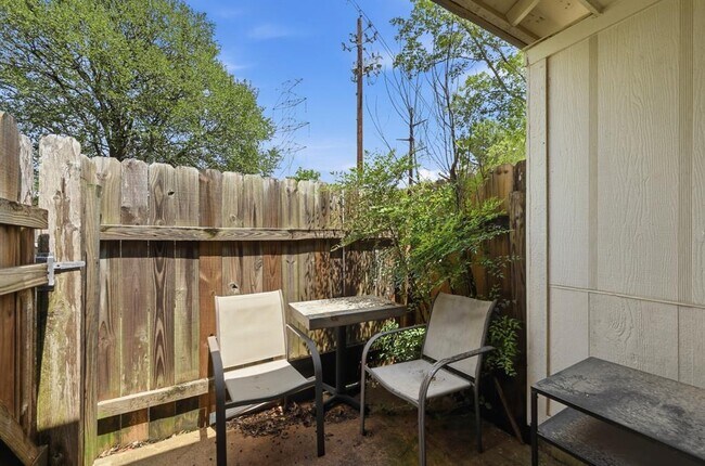 Building Photo - 11728 Norwegian Wood Dr