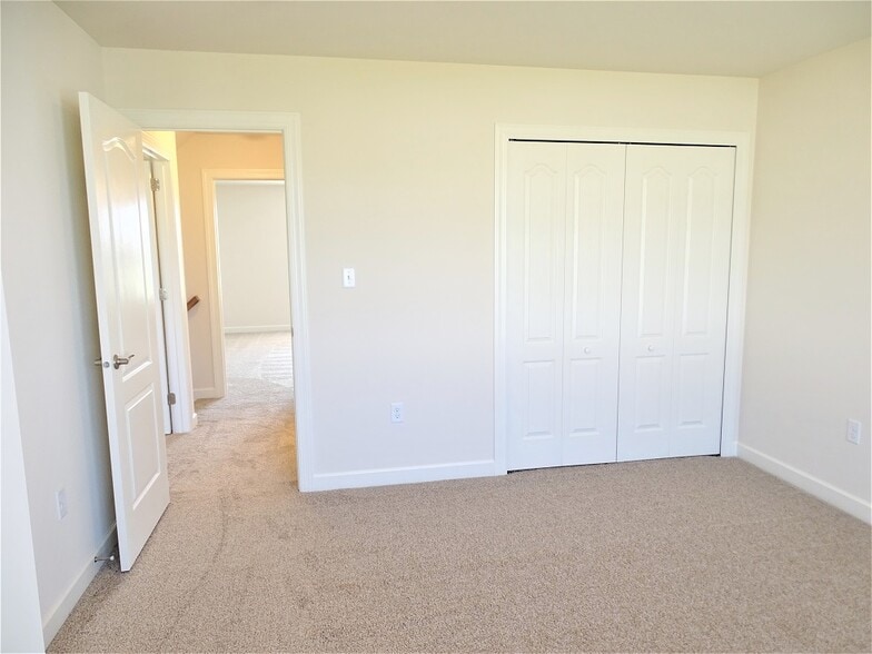 Building Photo - 1395 Fieldstone Dr