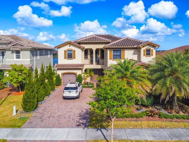 Building Photo - 8950 Lakeview Pl