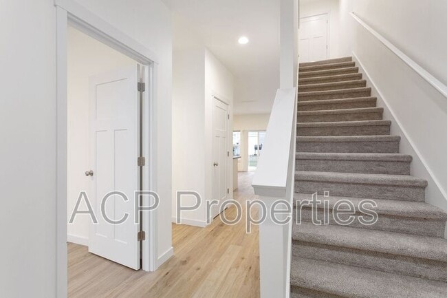 Building Photo - 2284 Brome St