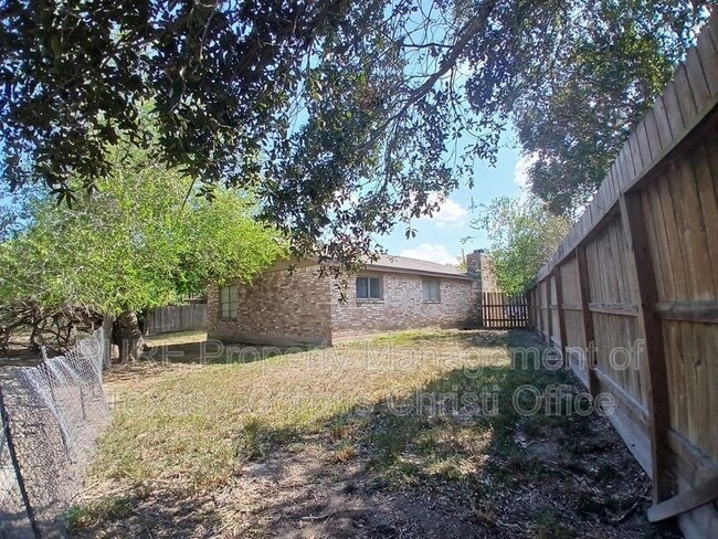 Building Photo - 4029 Brownwood Cir