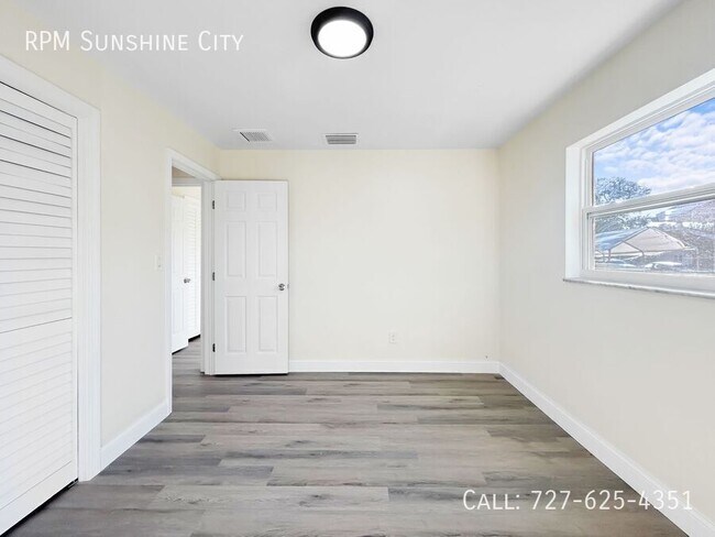 Building Photo - 9814 110th Ln N