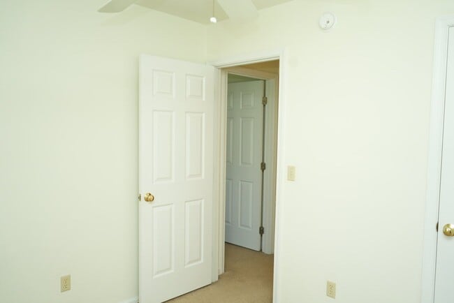 Building Photo - 111 Darien Terrace