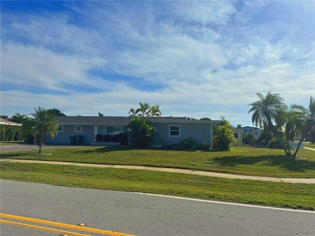 Building Photo - 2324 Hayworth Rd