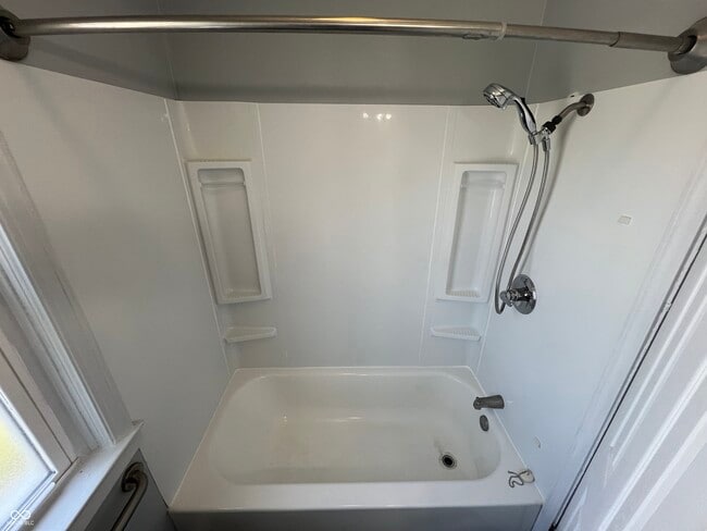 Building Photo - 627 N Tibbs Ave