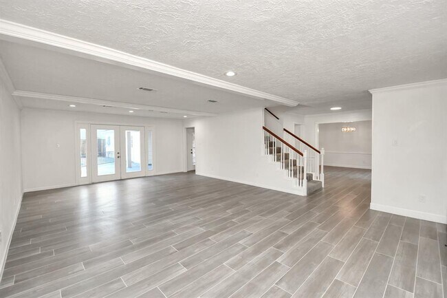 Building Photo - 3919 Fernglade Dr