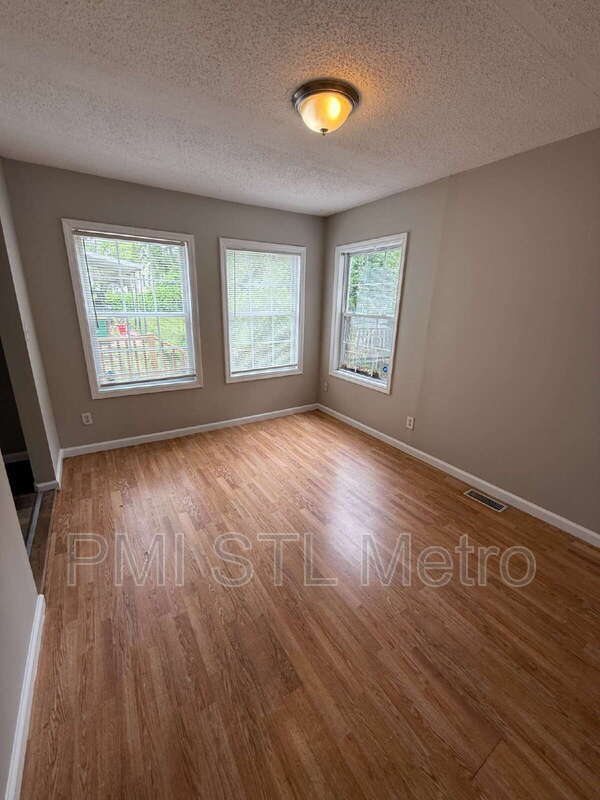 Building Photo - 10342 Ross Cir