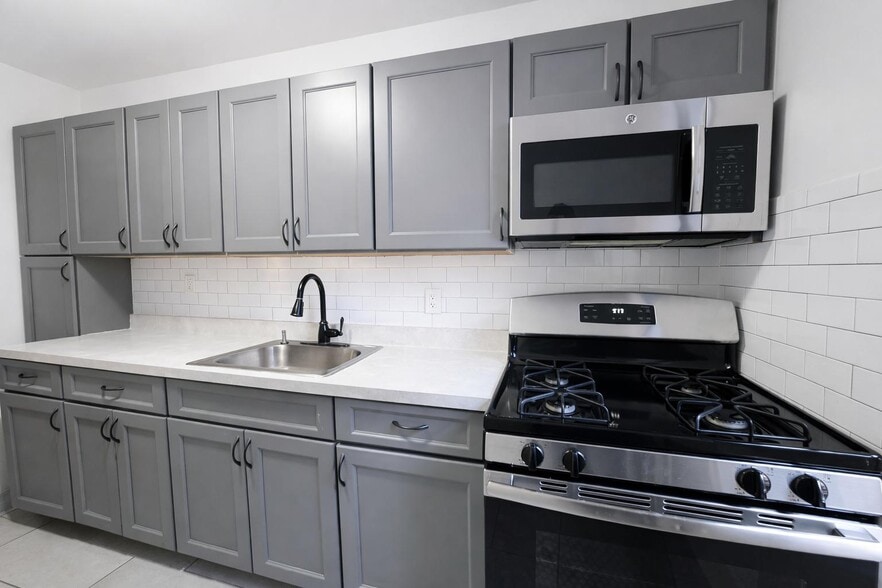 Building Photo - 525-527 Riverdale Avenue