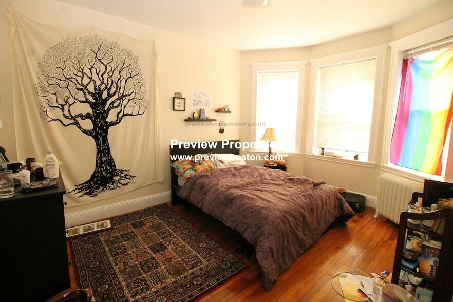 Primary Photo - 229 Kelton St