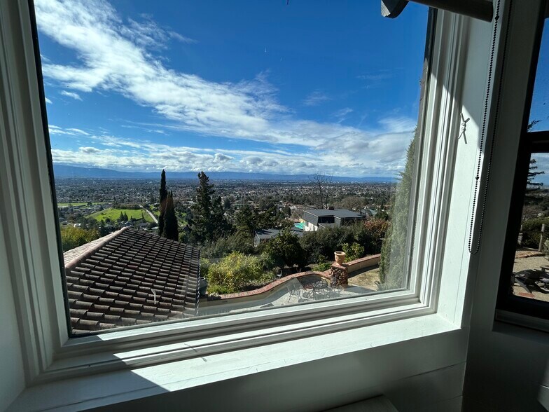 Building Photo - 10715 Ridgeview Way