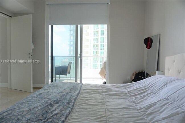 Building Photo - 1300 Brickell Bay Dr