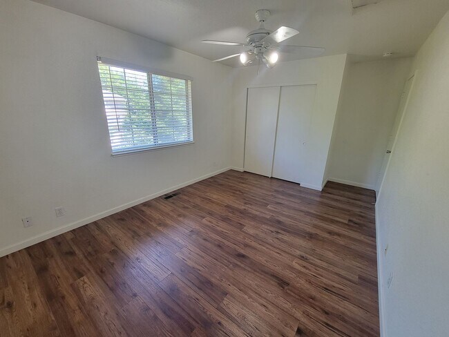Building Photo - Two Story 3 Bedroom 2 Bath Condo in Chico for Rent!