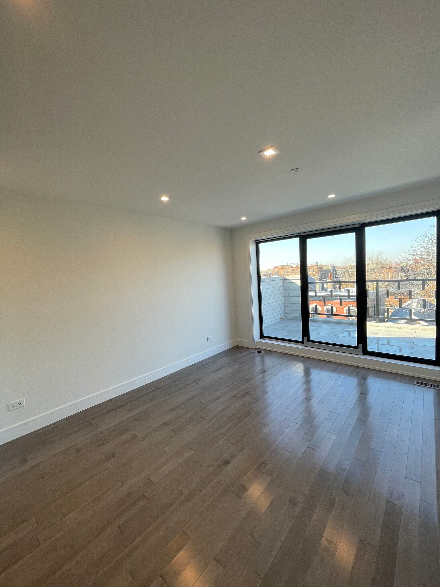 Building Photo - 719 N Elizabeth St