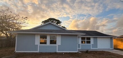 Building Photo - 3 bedroom 2 bath rental NO FENCE