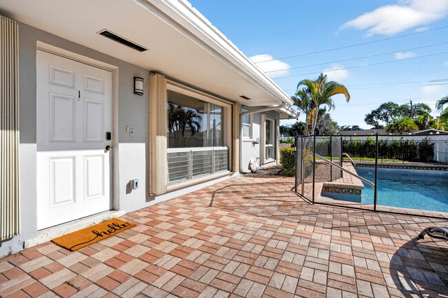 Building Photo - 1761 NE 55th St