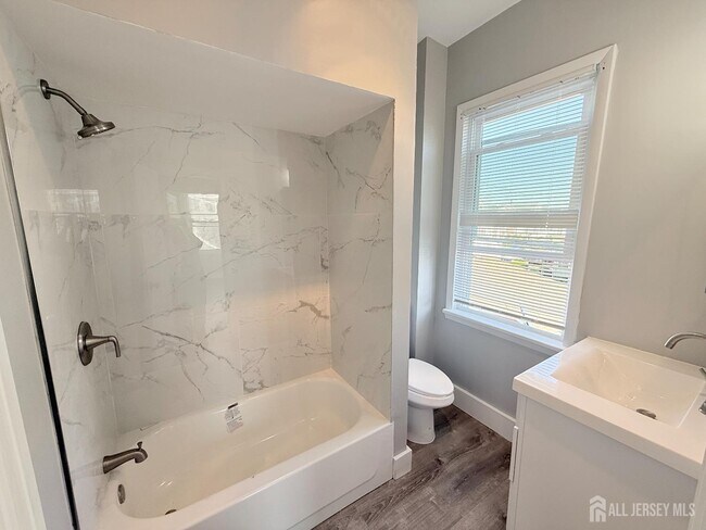 Building Photo - 46 Hayward Ave