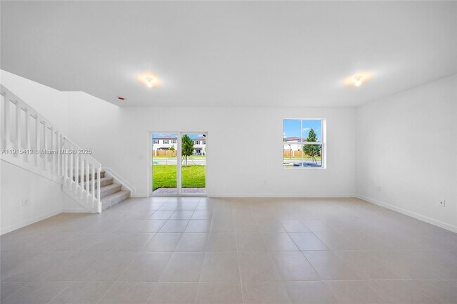 Building Photo - 2448 SE 27th Terrace