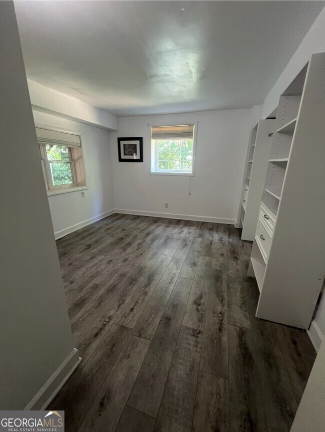 Building Photo - 3990 Admiral Dr
