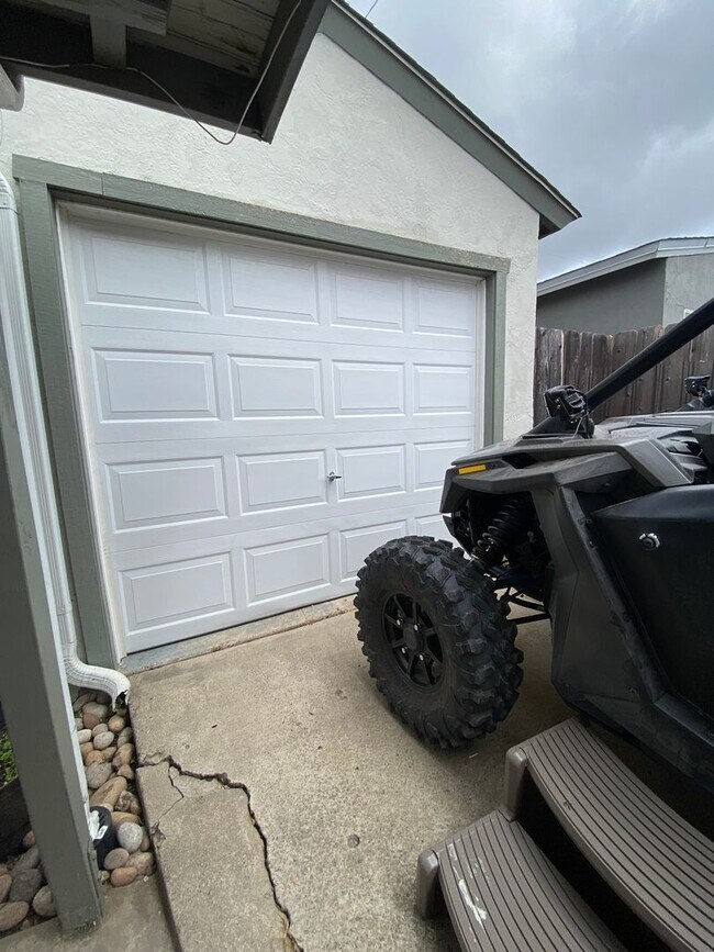 Building Photo - Gorgeous, Spacious 3 bed / 1 bath located near Encanto, San Diego!