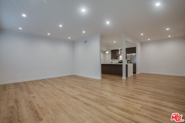 Building Photo - 12320 Montana Ave