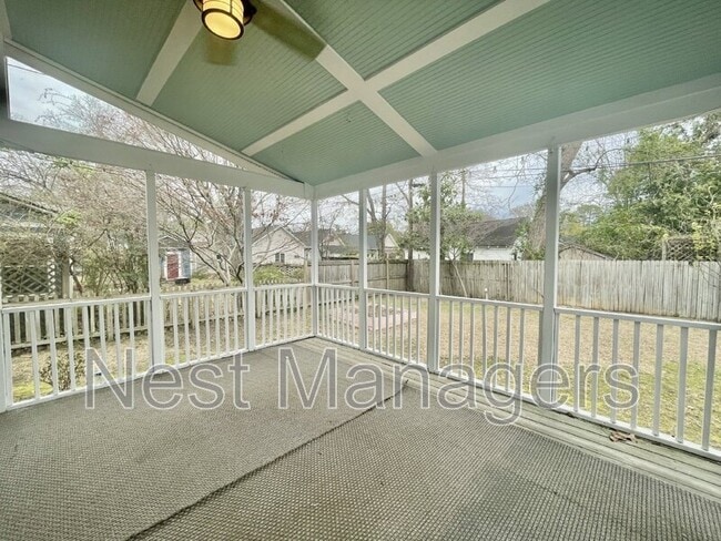 Building Photo - 1312 Summitt Ave